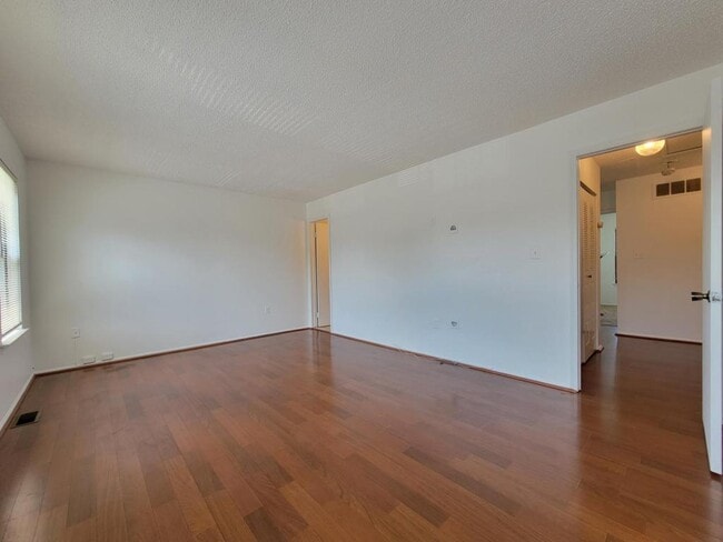 Building Photo - 515 Sheffield Ct