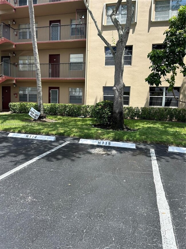 Building Photo - 13355 SW 9th Ct