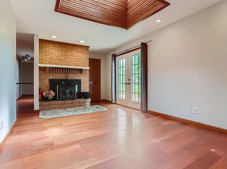 Building Photo - 10377 Chippewa Dr