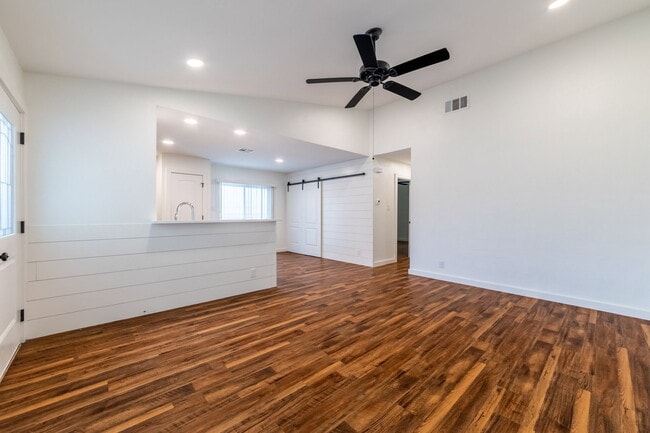 Building Photo - 1205 Dobie Dr