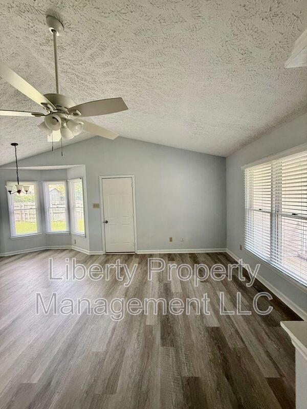 Building Photo - 1222 Skyline Dr
