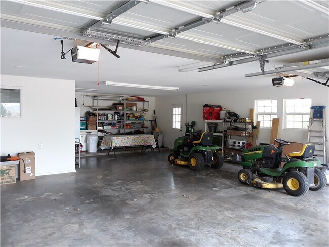 Building Photo - 101 SW Campbell Rd