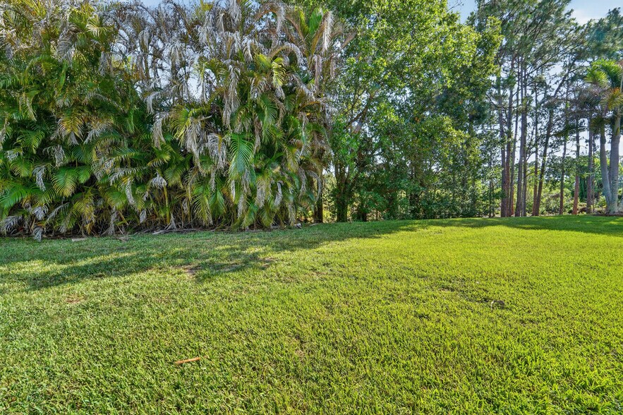Building Photo - 854 SW Saint Tropez Ct