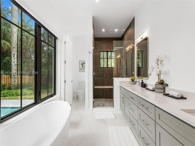 Building Photo - 1484 SW 32nd St