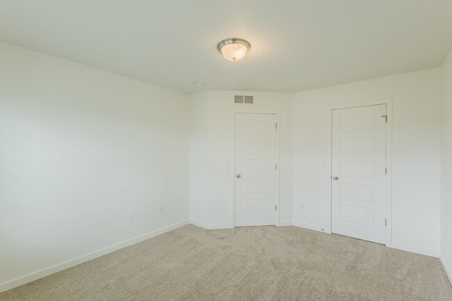 Building Photo - 2656 Champagne Ave