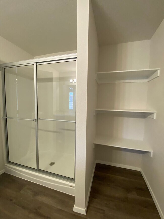 Building Photo - *Pre-leasing* Three Bedroom | Two Bathroom...
