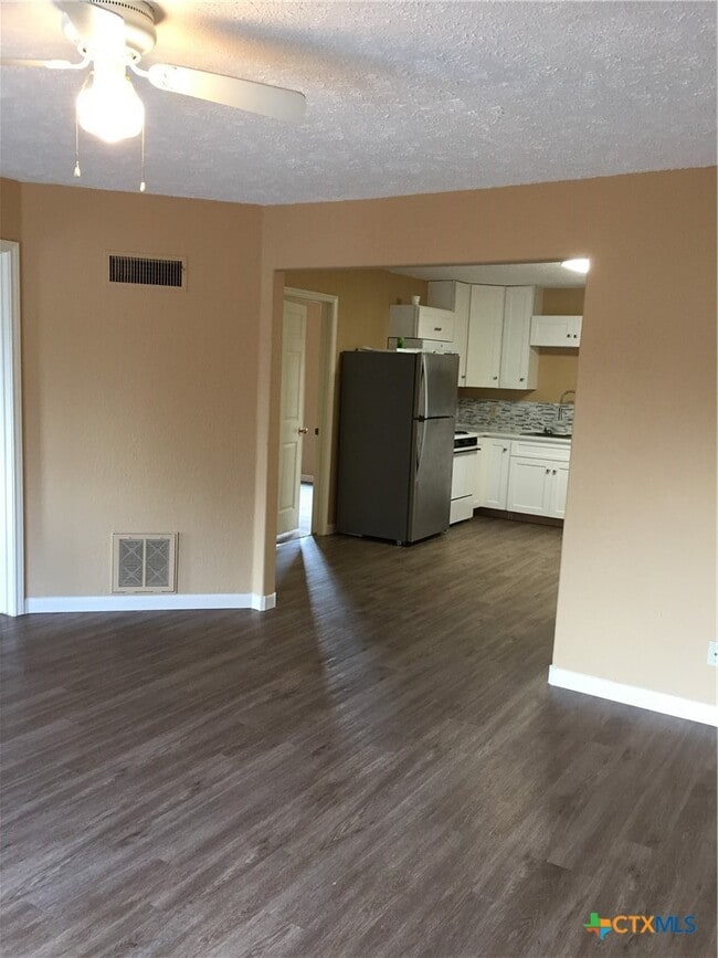 Building Photo - 4841 TX-35