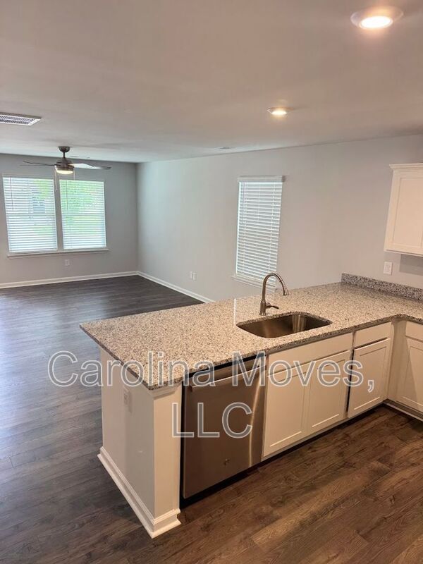 Building Photo - 527 Winding Meadow Ln