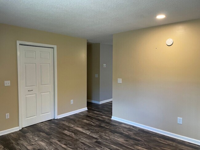 Building Photo - 1136 Longleaf Rd