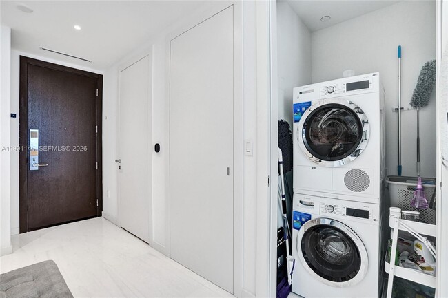 Building Photo - 300 Biscayne Blvd Way