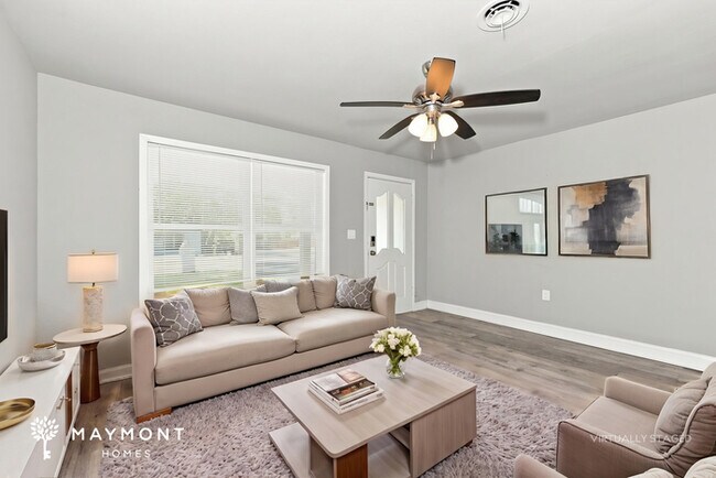 Building Photo - Inviting 3-Bedroom Cleburne Home with Fenced Yard