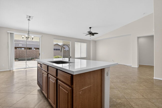 Building Photo - 18711 E Raven Dr