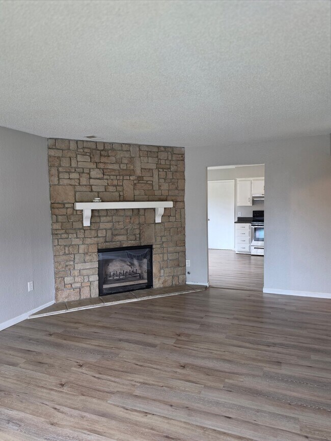 Building Photo - 9132 E 85 St