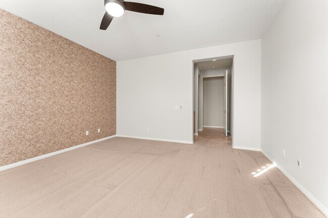 Building Photo - 4 Calle Regio