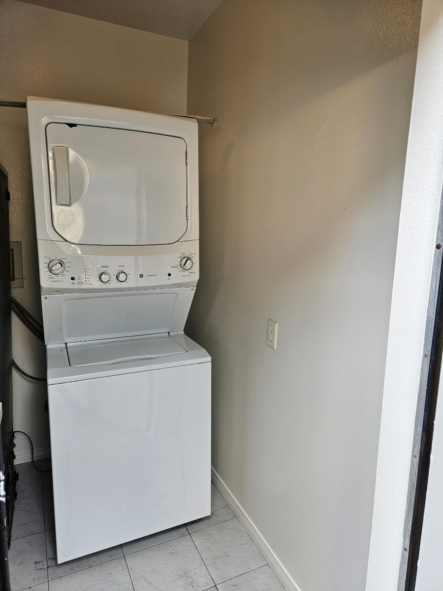 Building Photo - 1347 Pleasant Ave