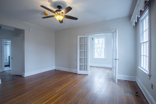 Building Photo - Amazing 2 BR/1 BA Condo in Georgetown, DC!