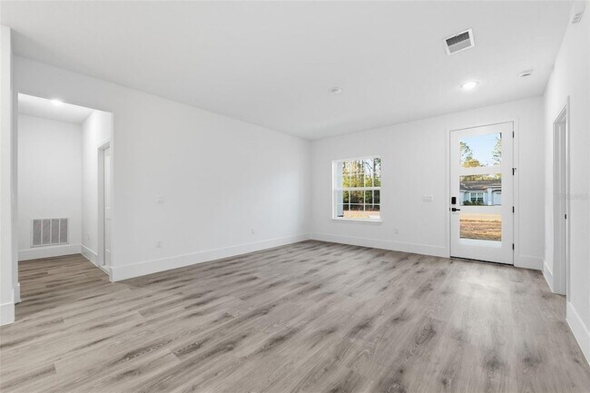 Building Photo - 3427 W Webster Pl