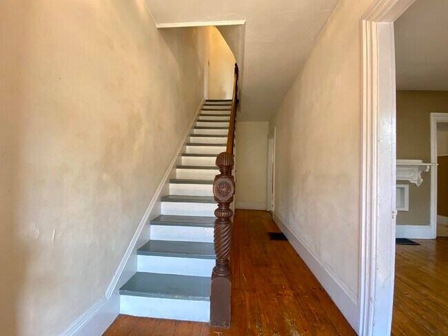 Building Photo - 59 Manning St
