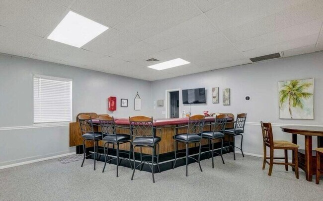 Building Photo - Location, Location, Location!