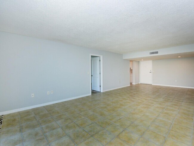 Building Photo - 2560 S Ocean Blvd