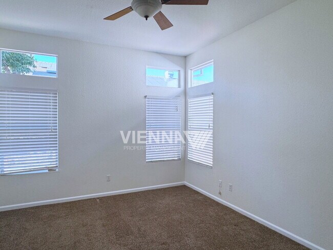 Building Photo - 2736 Genesee Dr