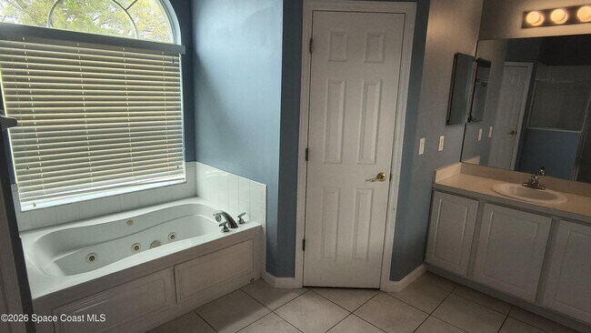 Building Photo - 582 Consolata Ave NW