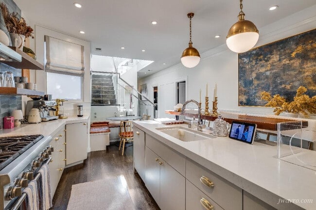 Building Photo - 3228 Washington St