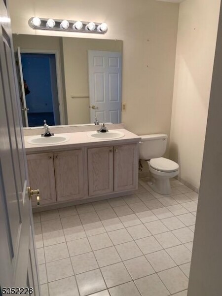 Building Photo - 8 Oak Point Dr