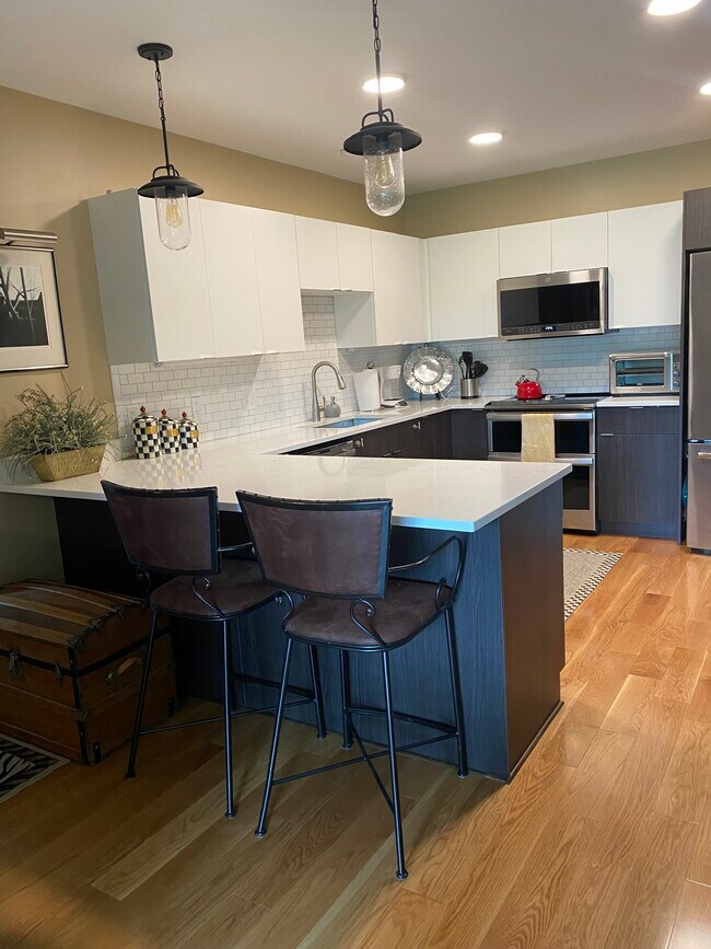 L-shape kitchen - 69 Etna Rd