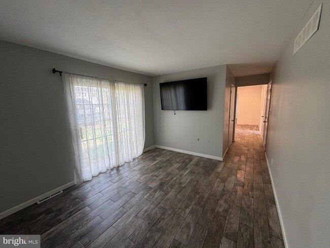 Building Photo - 176 Chapel Dr