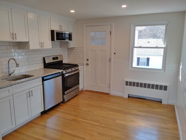 Building Photo - 110 Trapelo Rd