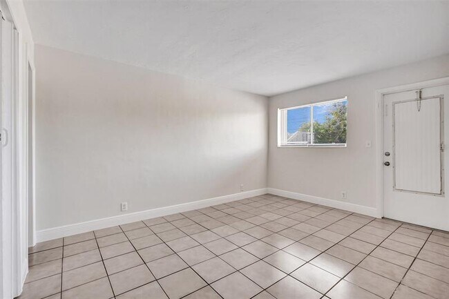 Building Photo - 2175 NE 56th St