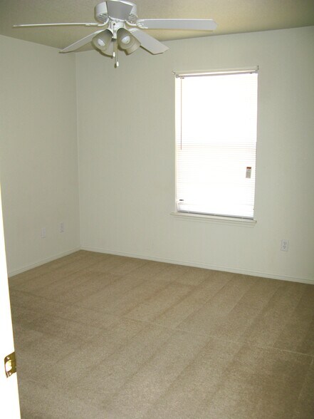 Building Photo - 501 Bermuda