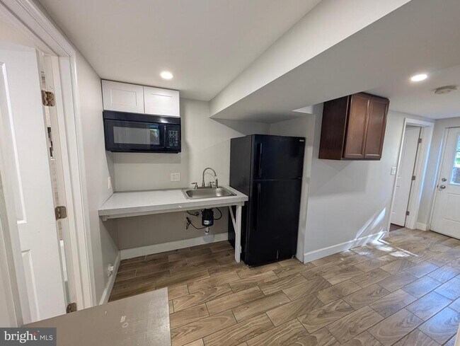 Building Photo - 7410 Long Pine Dr