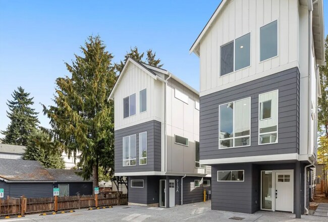 Primary Photo - 911-B N 98th St