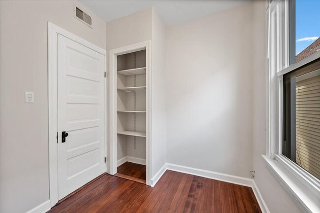 Building Photo - 2939 N Ashland Ave