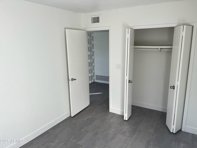 Building Photo - 3713 E Glenrosa Ave