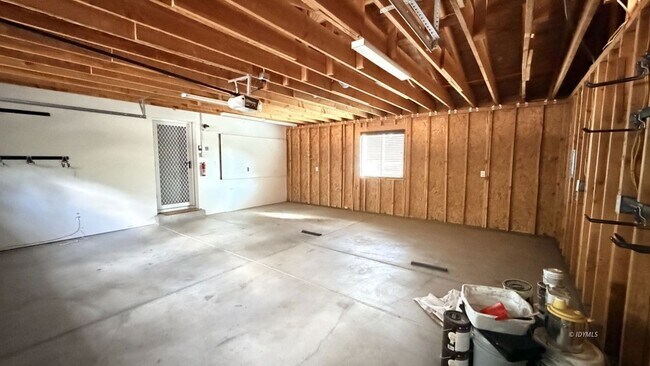 Building Photo - 25001 Rim Rock Rd