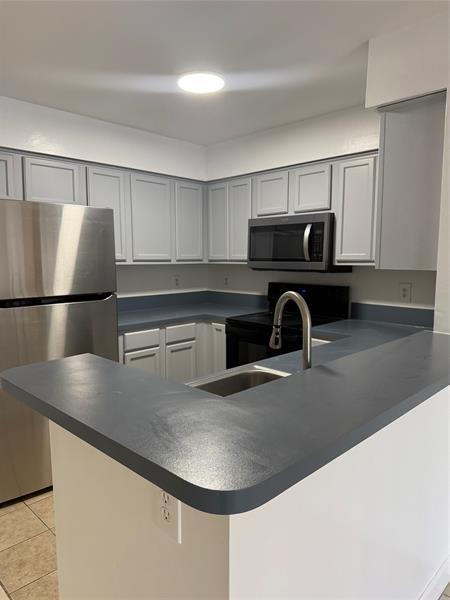 Building Photo - 7630 Westwood Dr