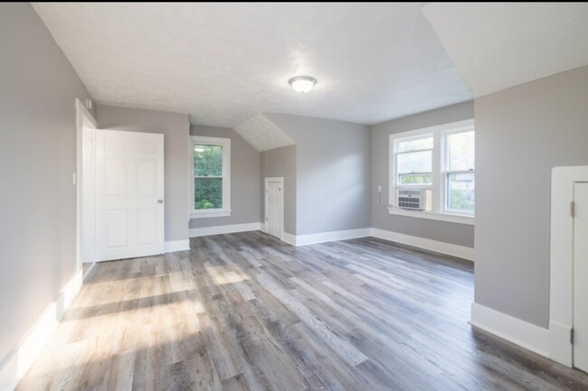 Building Photo - 4921 N 34th Ave