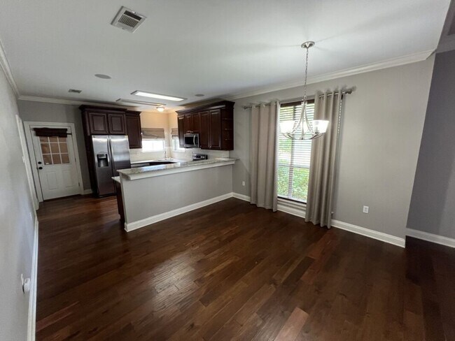 Building Photo - Location!  Location!  3 bedroom, 2 bath house in Beau Pre near LSU