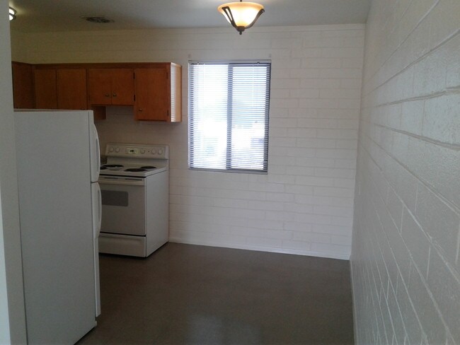 Building Photo - 1511 N Craycroft Rd