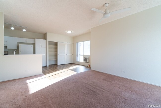 Building Photo - Palm Court, $2645, 2br/2ba Townhouse w/2 p...