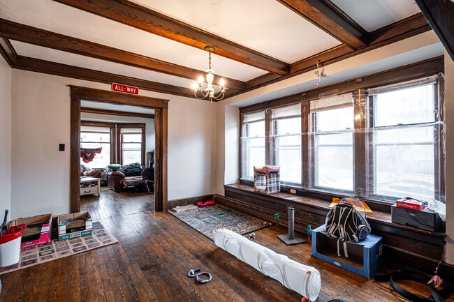 Building Photo - 1831 E Kenwood Blvd