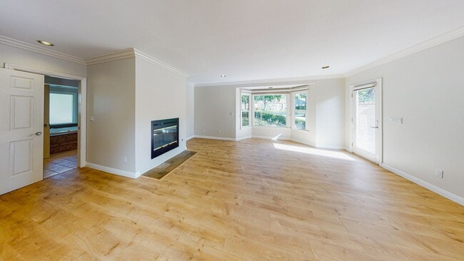 Building Photo - *** Gorgeous 4 bed 3 bath Single Family Ho...