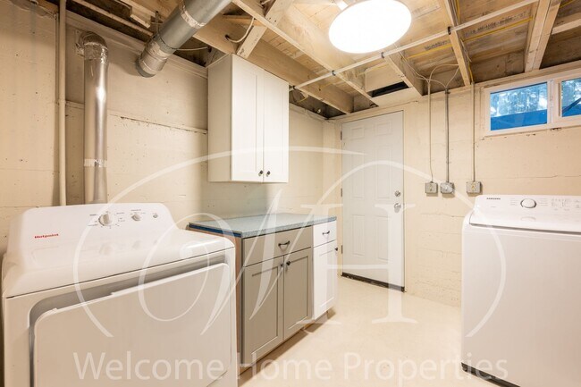 Building Photo - 1011 Waverly St