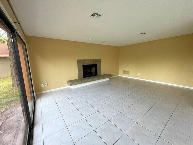 Building Photo - 4431 Real Ct