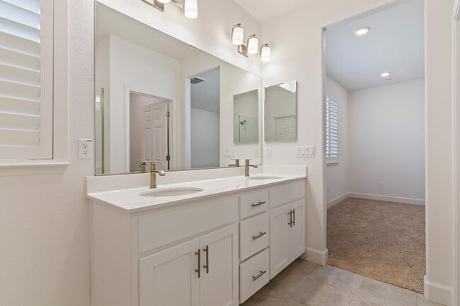 Building Photo - 3012 Vasquez Ct