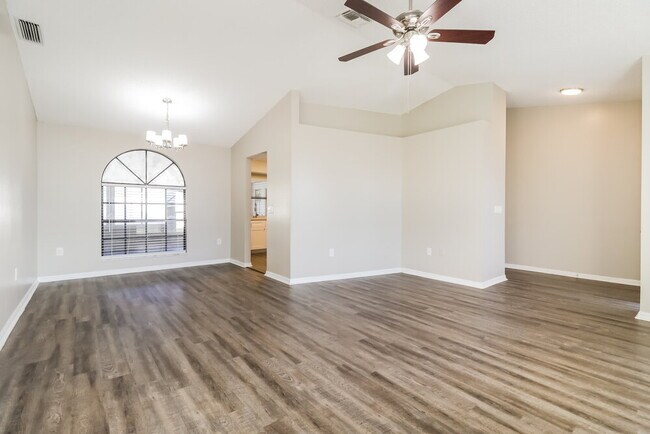 Building Photo - 8823 Gum Tree Ave