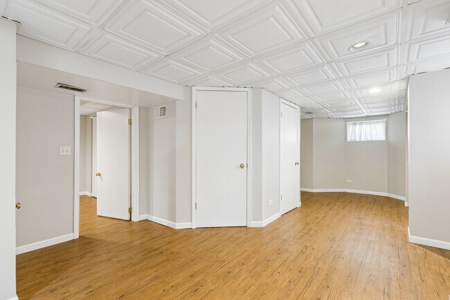 Building Photo - 255 N Happ Rd